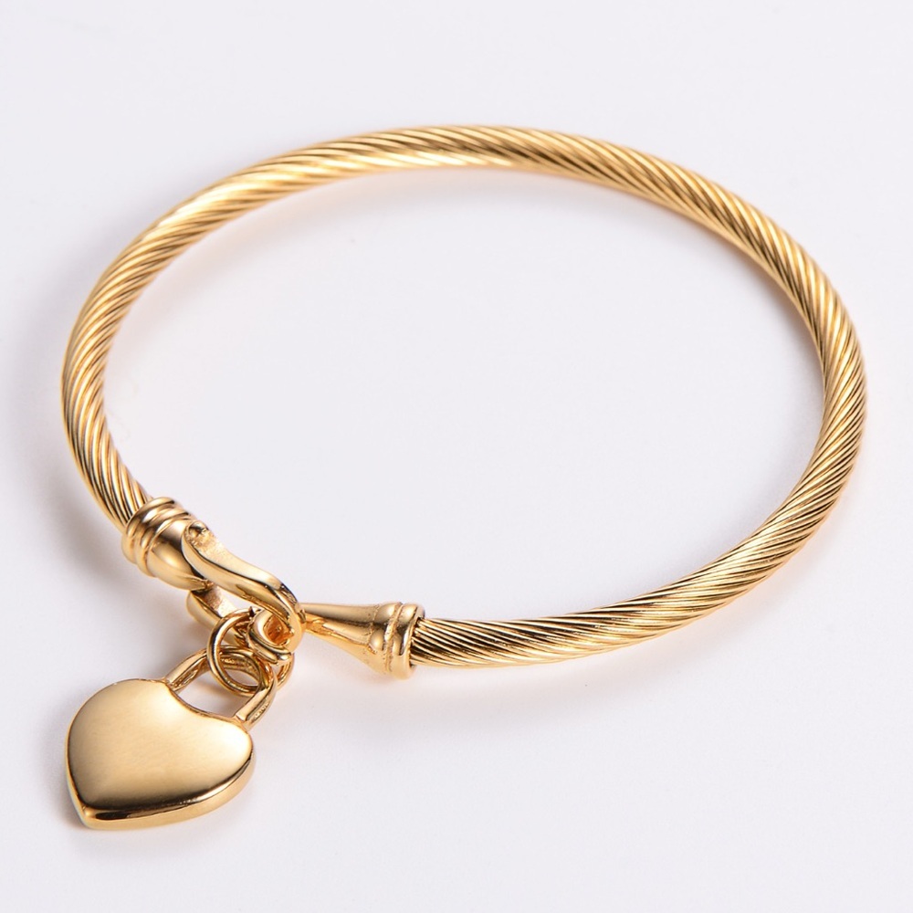 Heart Charm Bracelet 18K gold plated 

Stainless Steel